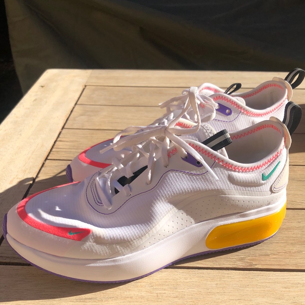 Nike Air Max Dia size 8 like new